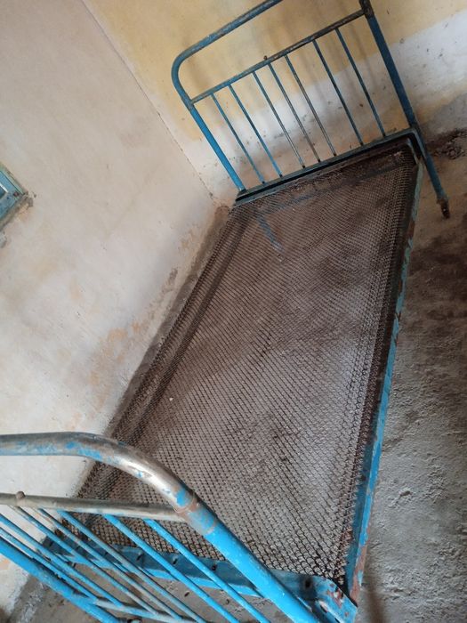 tuk pechka. sim krovat. kiyim