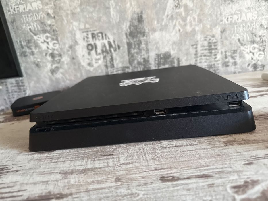 PlayStation 4 с джойстик