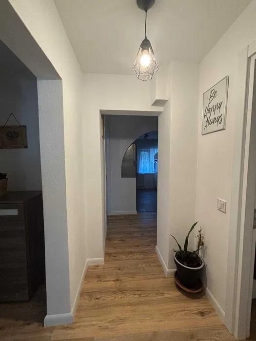 Închiriez apartament cu 3 camere in zona Odobescu