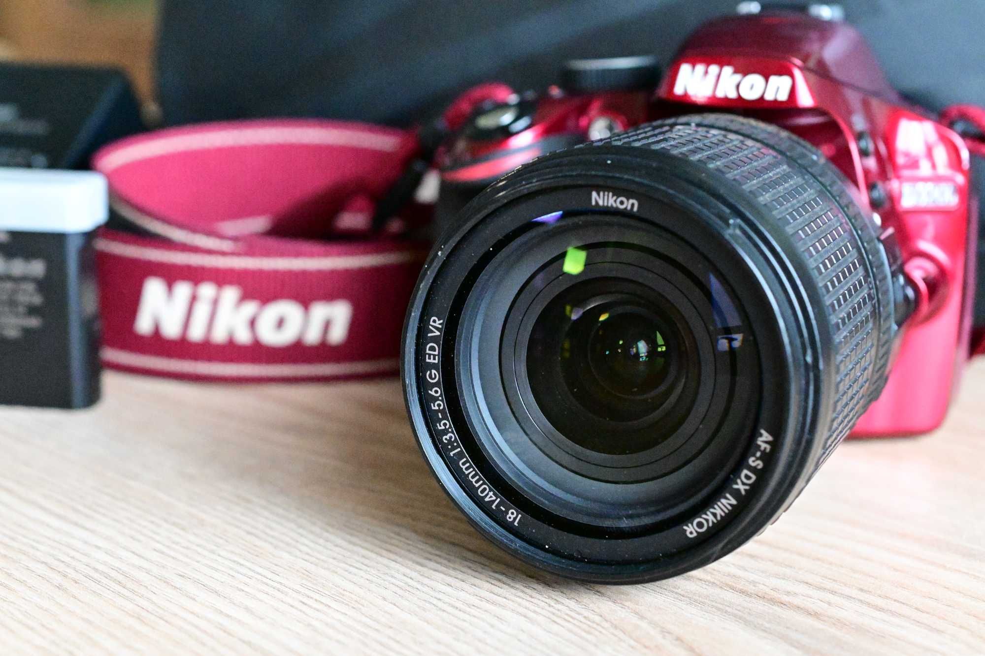 Фотоапарат Nikon D3200, AF-S Nikkor 18-140mm f/3.5-5.6G, с аксесоари