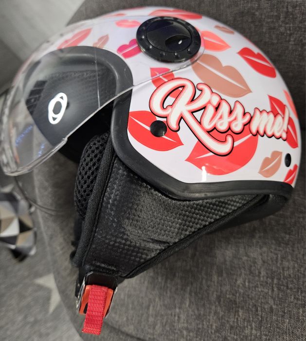 Каска за скутер (женска)