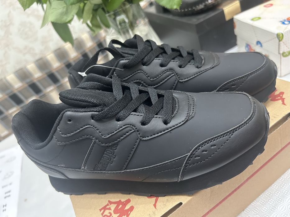 Продаю новые кроссовкиз