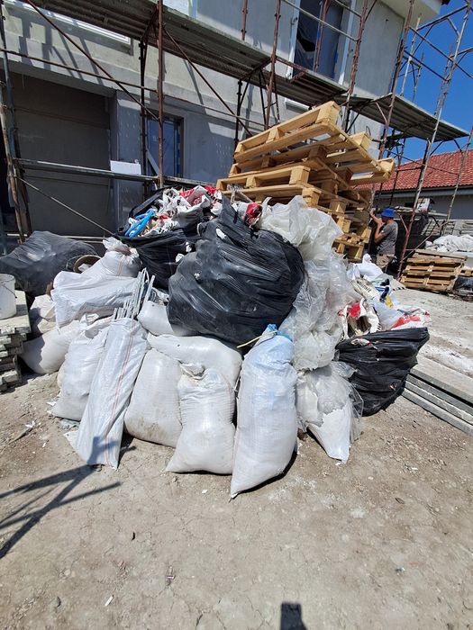 Debarasări,ridicare deșeuri.