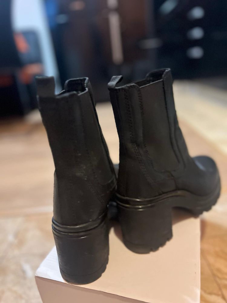 Боти Lasocki 39 номер