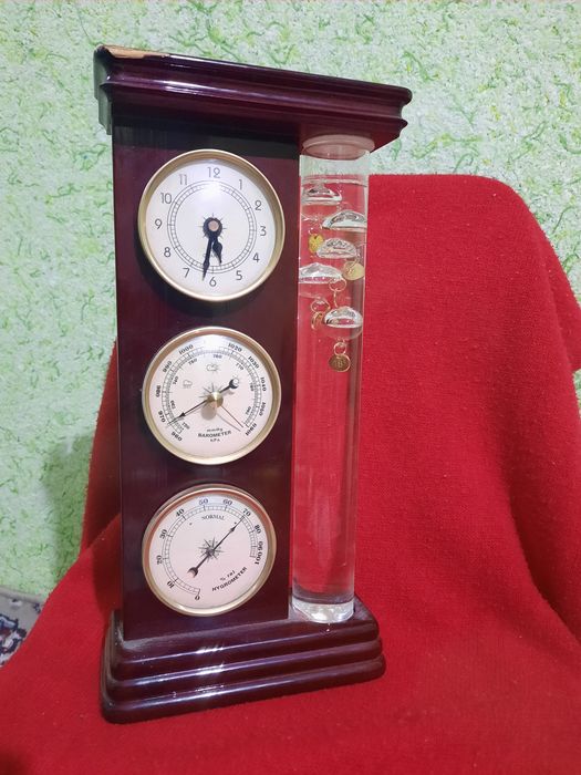 Simobli soat sotiladi 2000$