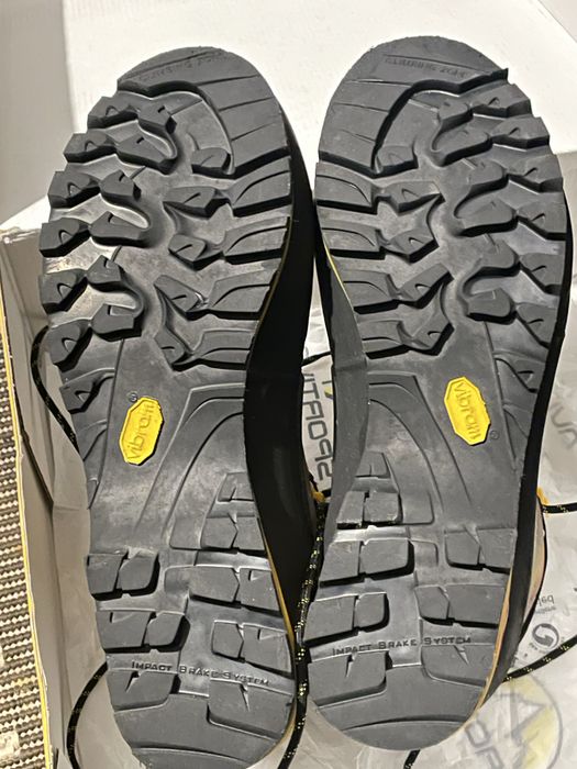 Bocanci drumetie  ghete La Sportiva nr 41,5
