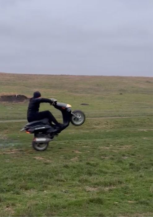 Vand scuter derbi atlantis de 80 cc