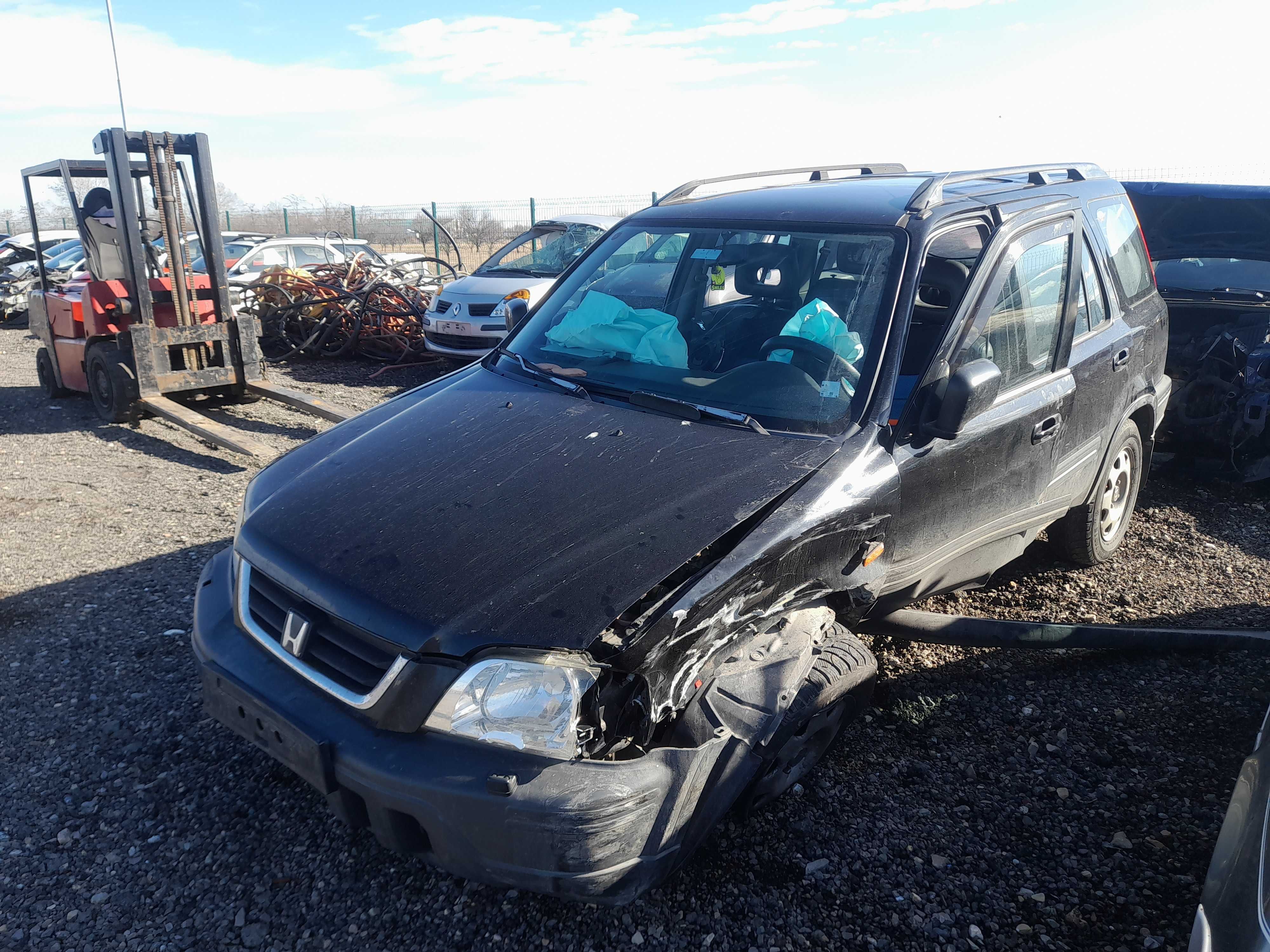 На части! Honda CR-V 2.0 16V