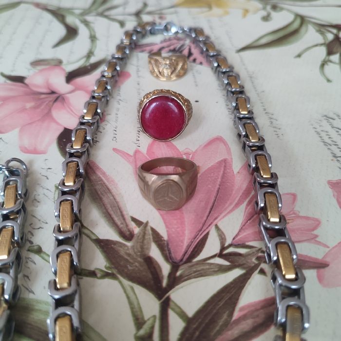 Ланец с гривна и 3 броя пръстени