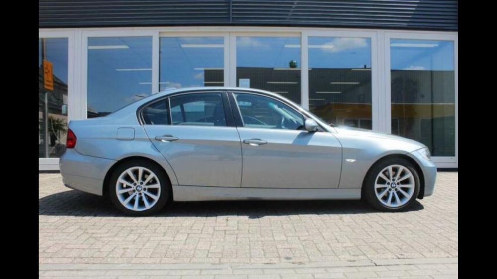 Bmw 320, 2006. Automata.