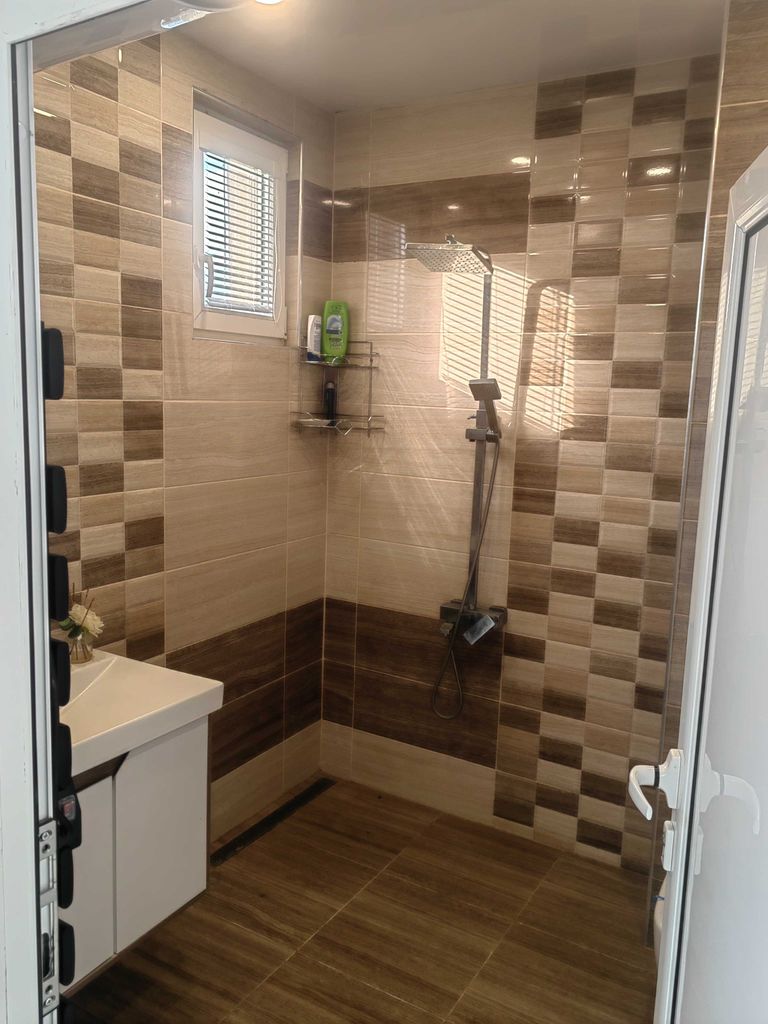 Продава се Етаж от къща в Кюстендил, Център - 92 кв.м за 979 €/кв.м - Снимка #4