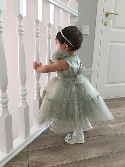 Продам красивая пышное платье на девочку