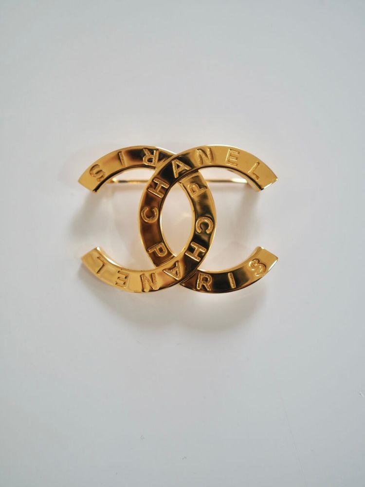 Бутикови брошки Chanel