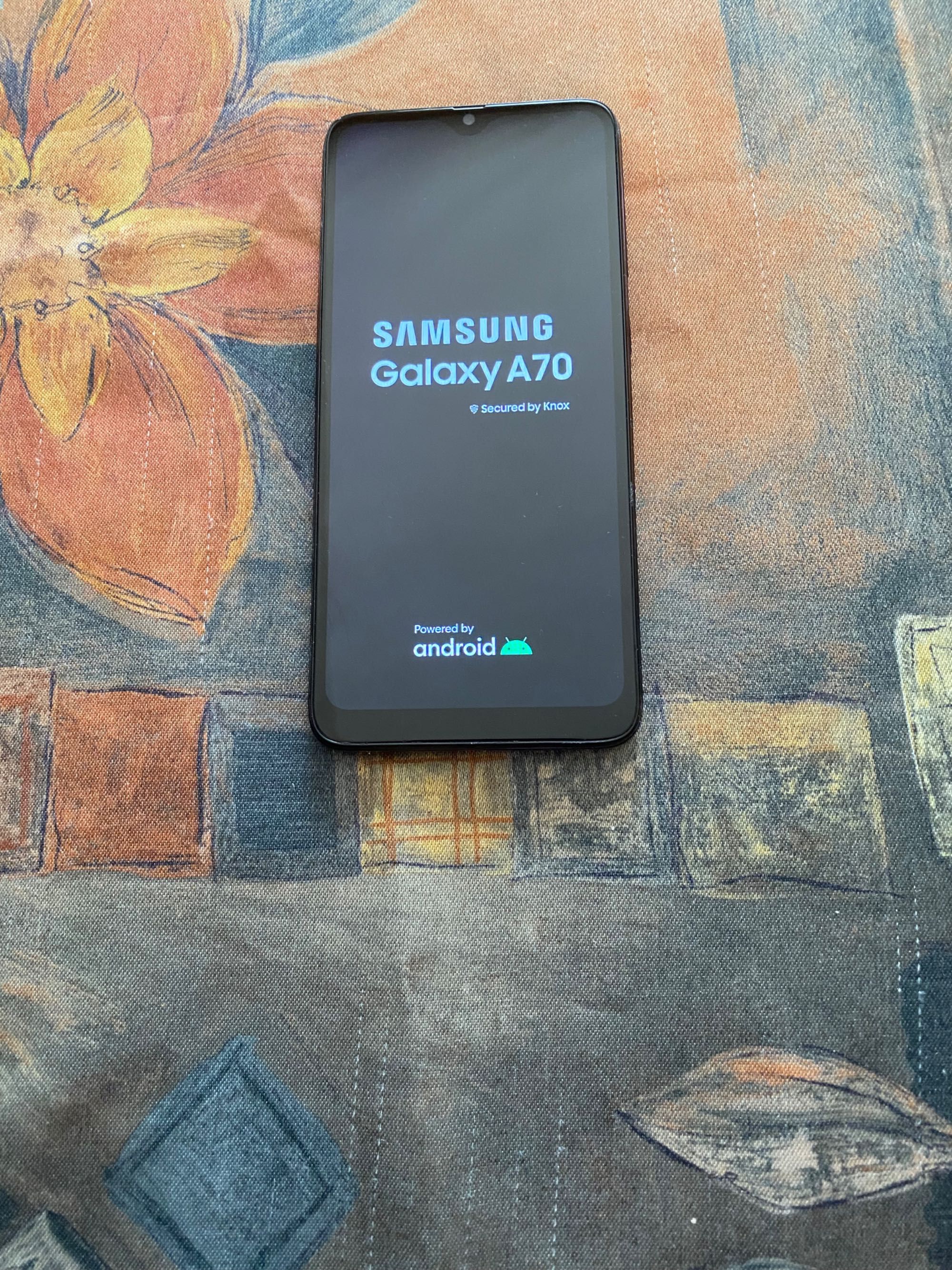 Samsung Galaxy A 70 -128GB/6,0 GB, Dual SIM,зарядно