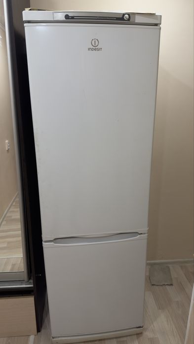 Продам холодильник INDESIT