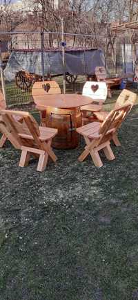 Mese și scaune din lemn masiv