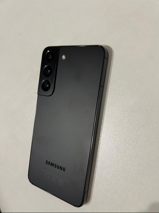 Продам Samsung S22 в идеальном состоянии