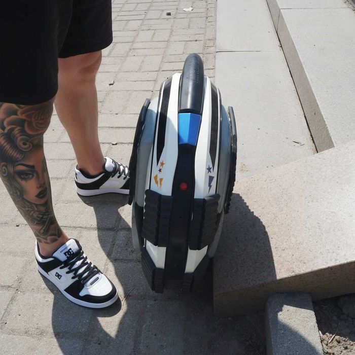 Моноколесо Ninebot One E+ 16'