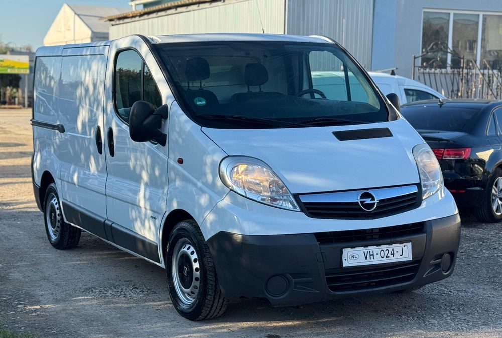 Opel Vivaro // Renault Trafic L2H1 2.0  Euro 5 2014.02