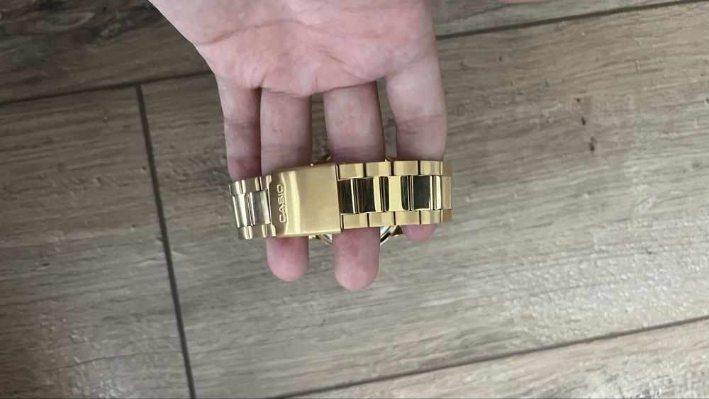 Часы Casio.