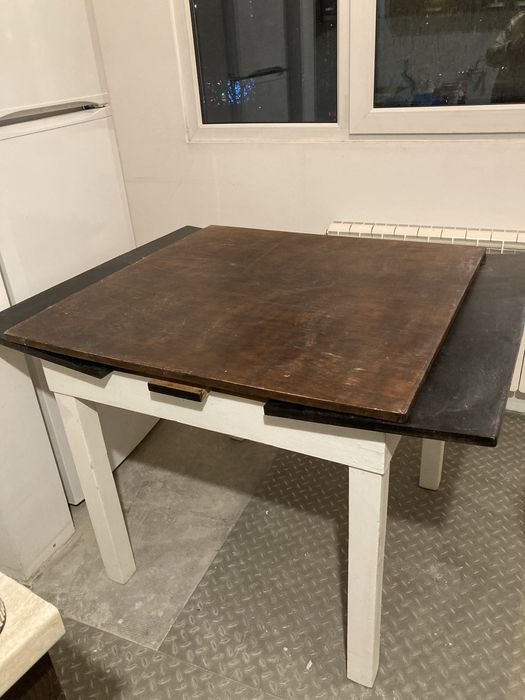 Кухненска, трапезна маса