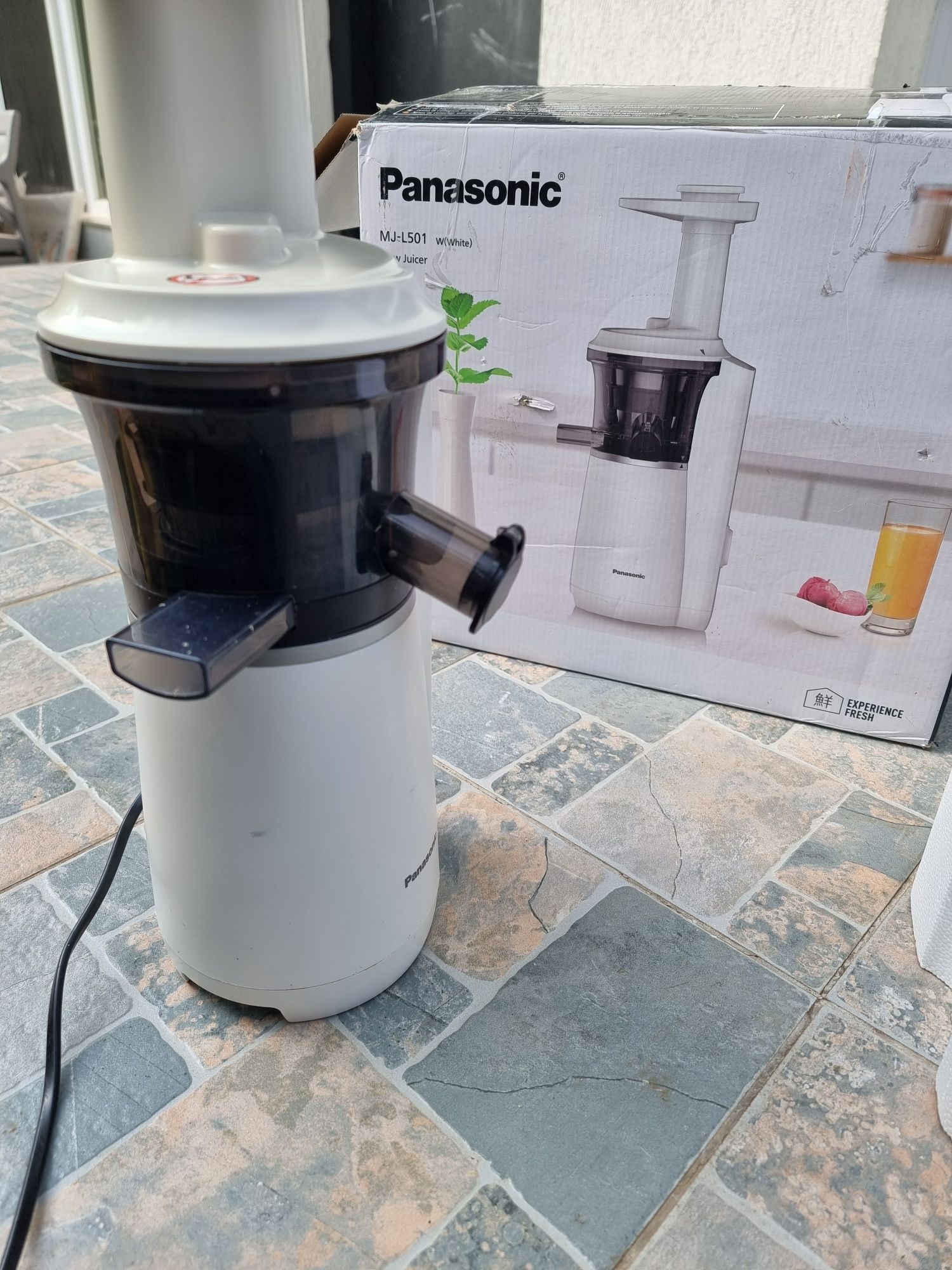 Storcator Panasonic MJ-L501KXE pentru fructe si legume , cu melc 1500W