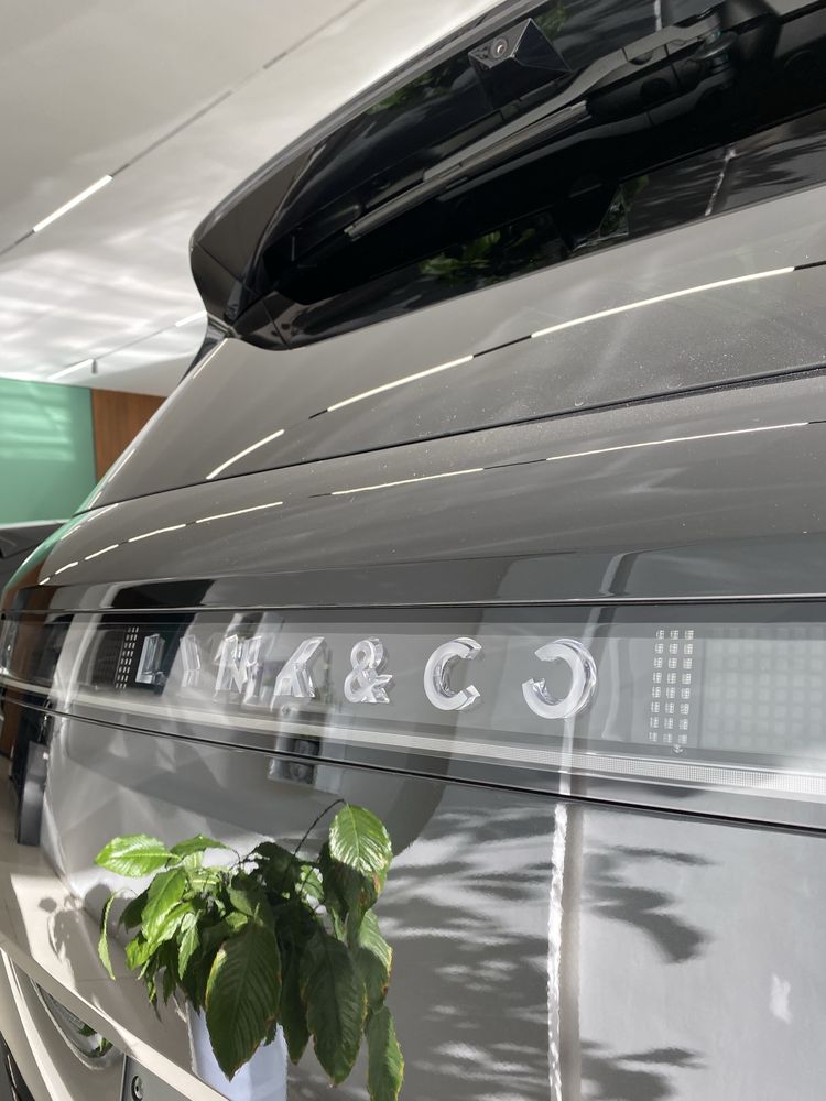 Lynk co 900.