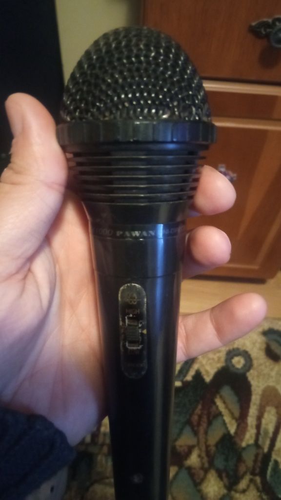 Vand 2 microfoane proof marca Pawan in stare buna,microfon cu fir,n