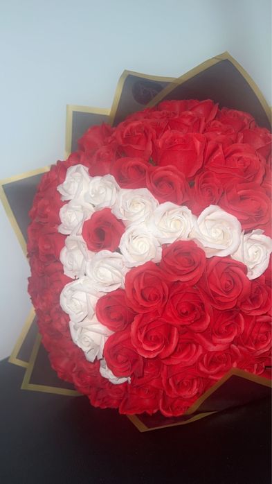 Buchet de trandafiri din sapun cu initiala A