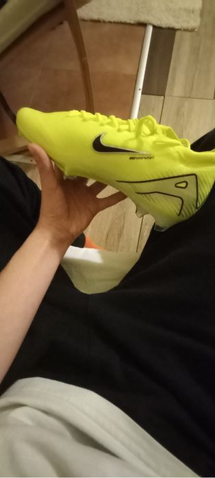 Продавам бутонки за футбол Nike mercurial vapor 16elitee