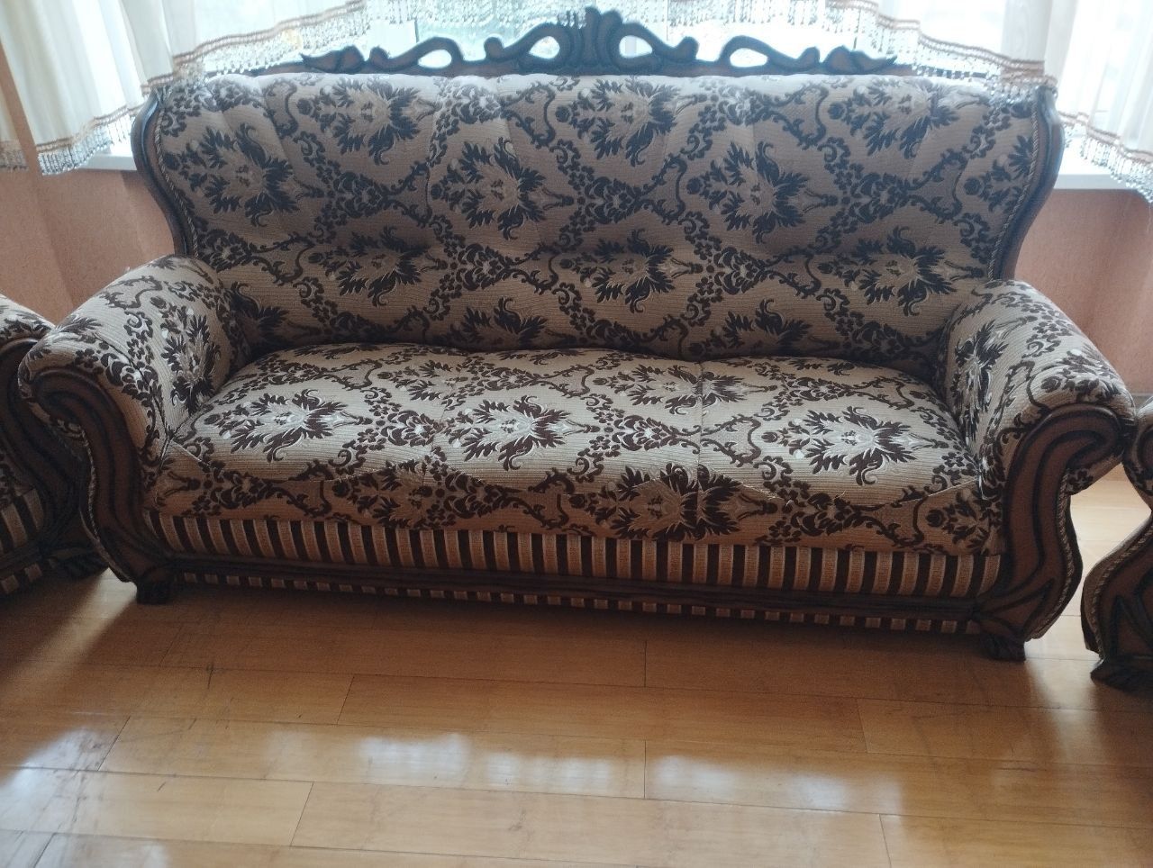 Divan kreslo sotiladi