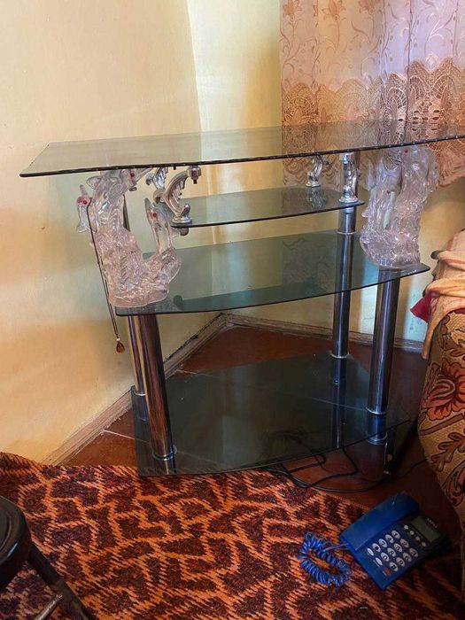 Продаётся полочка для телевизора