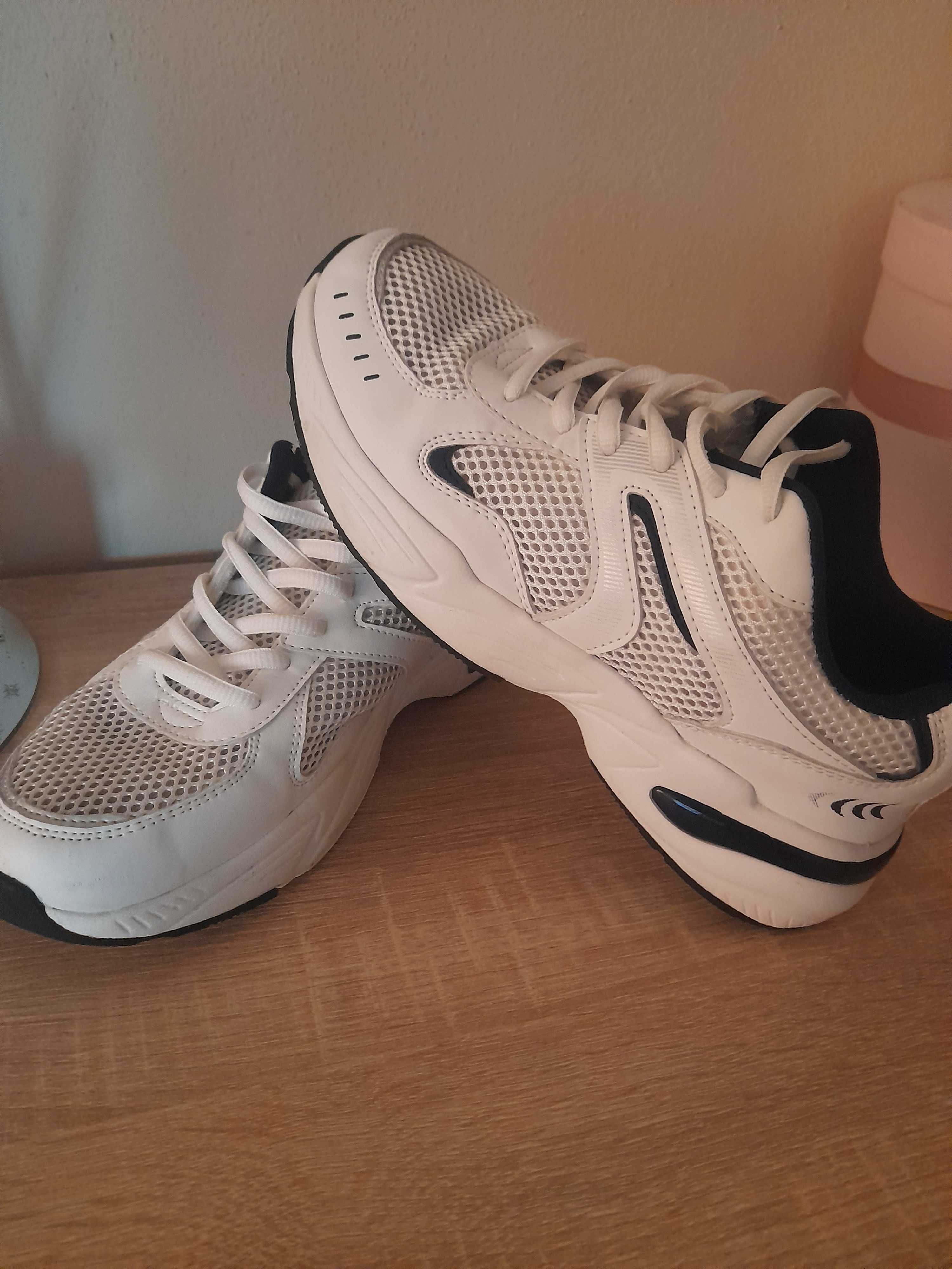 Nike оригинални и converse кецове
