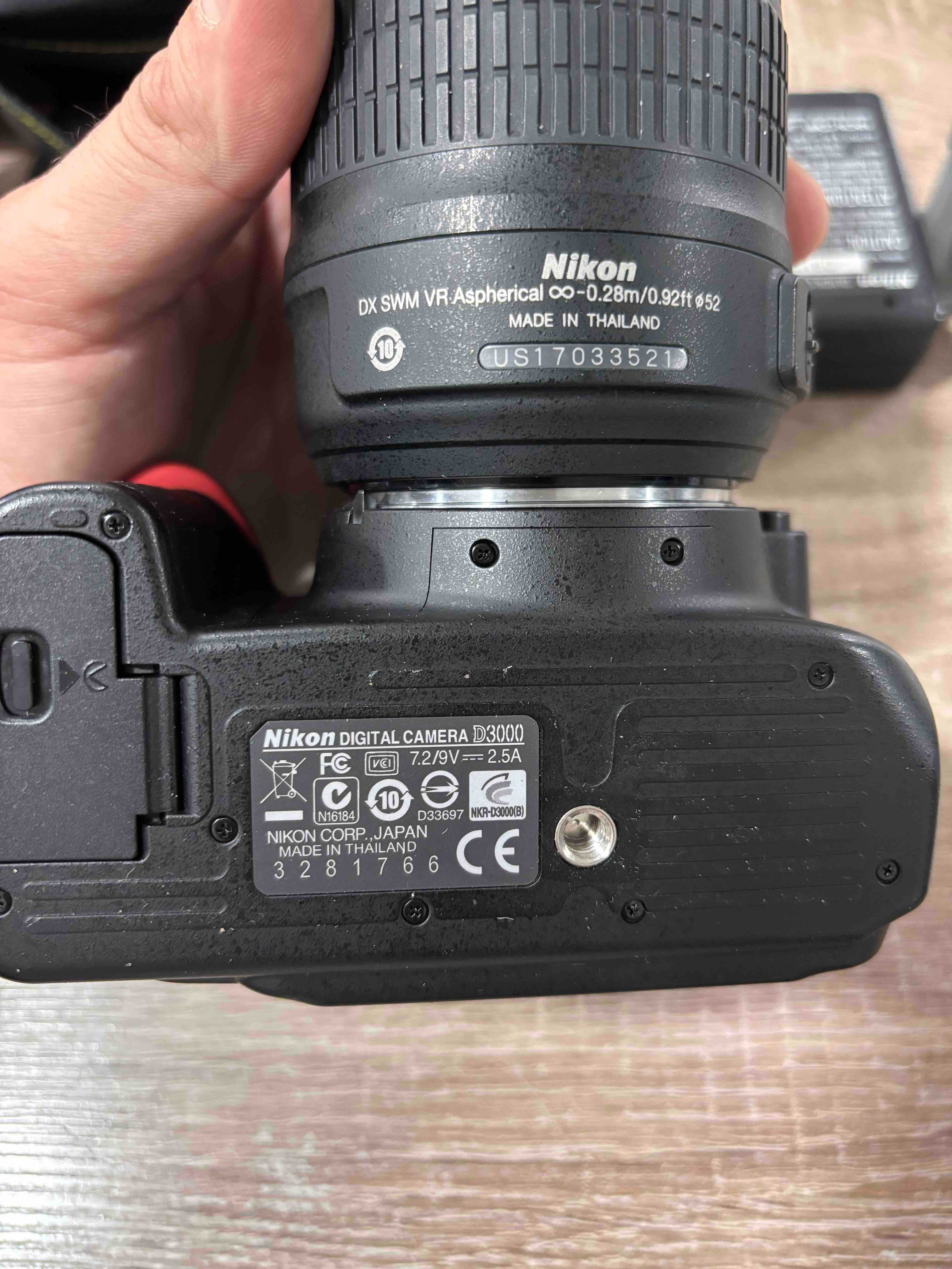 Продавам фотоапарат Nikon D3000 Комплект с чанта