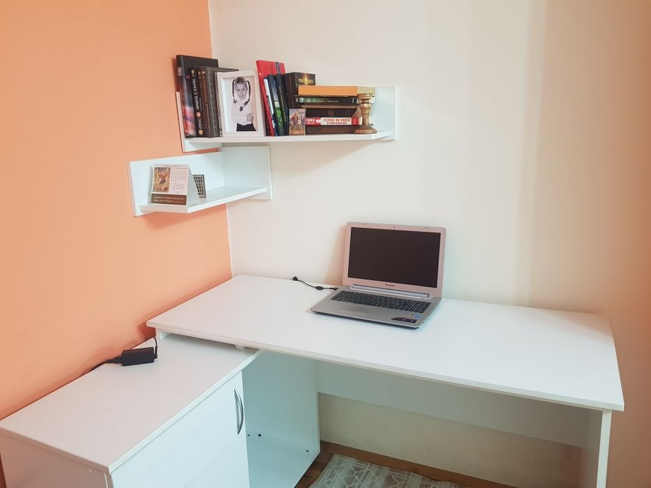 Бюро с  етажерки