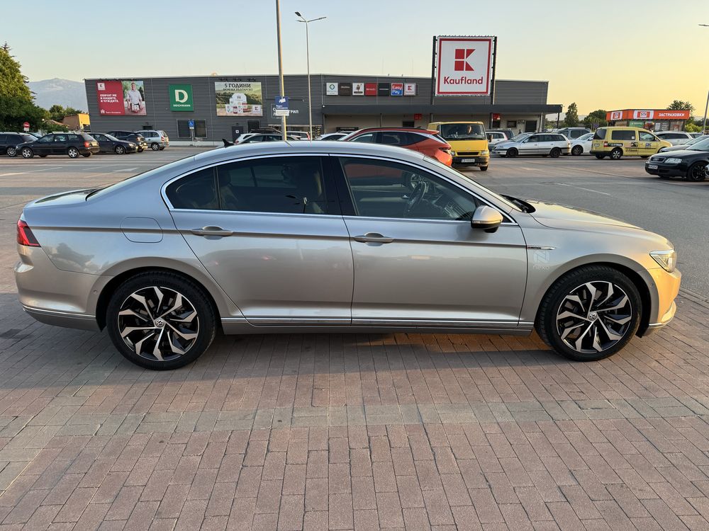 VW Passat B8 2.0 BiTDI 240кс 4x4 | Highline | DSG | Отличен | Обслужен