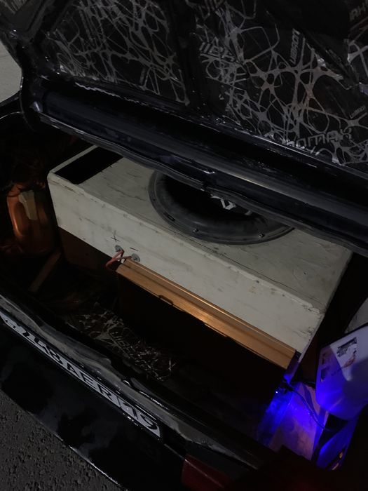 Сабвуфер с усилителем и магнитафоном