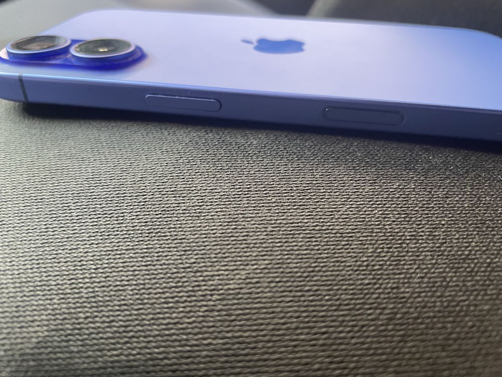 На части iPhone 16