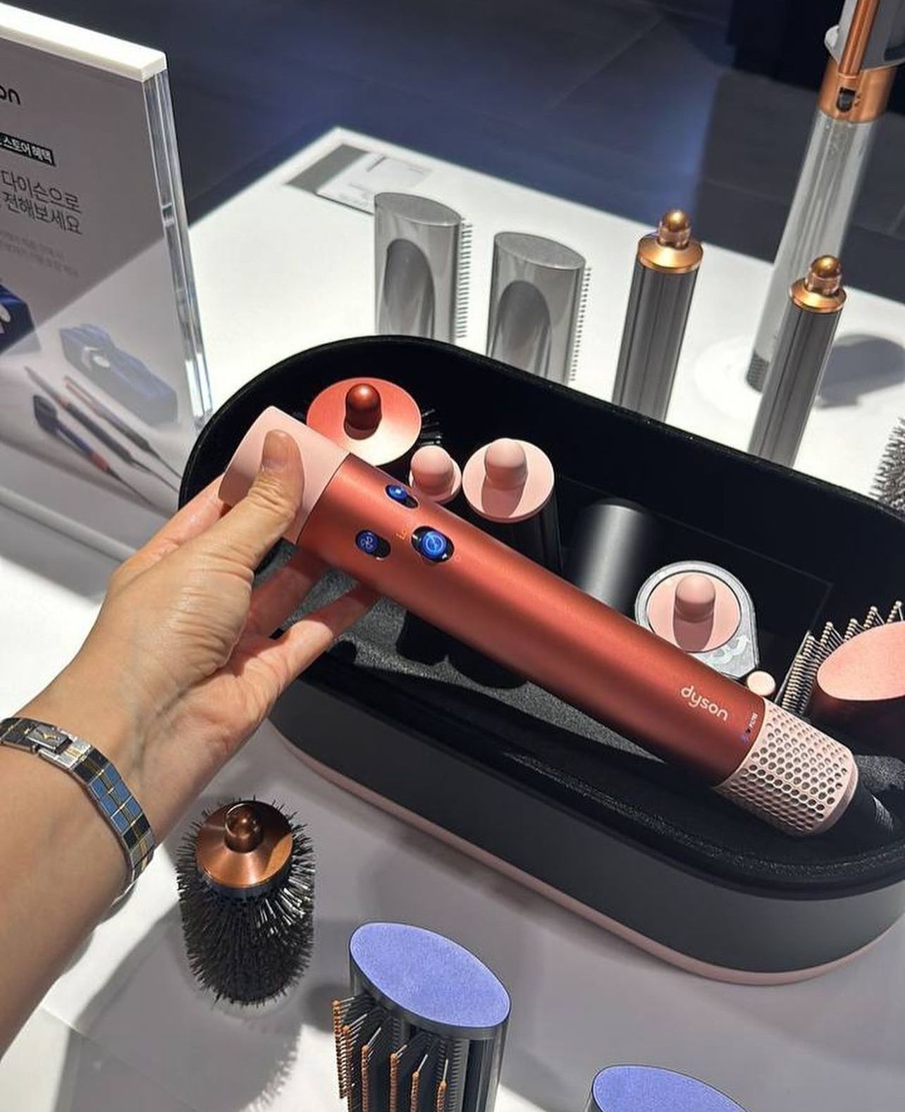 Продам фен Dyson