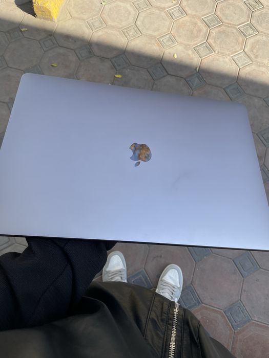 Macbook pro 2019 16-inch yomkisti 96 16/512 xolati 10/10