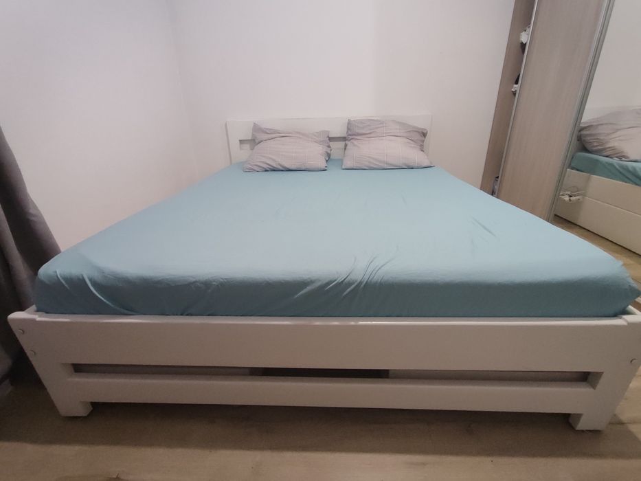 Диван, кровать в хорошем состоянии