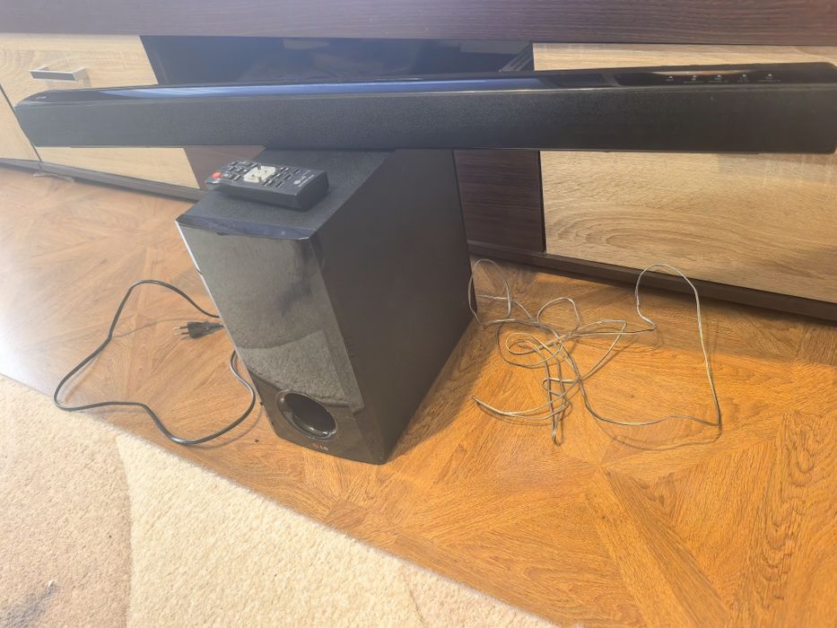 Саундбар LG NB2540 с активен субуфер и дистанционно управление.