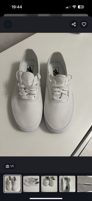 Teneși Vans noi.