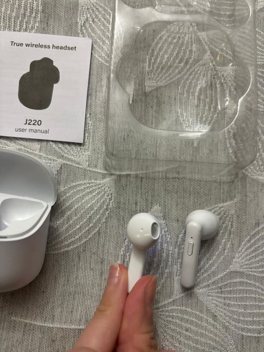 JBL Tune 220 Albe Noi