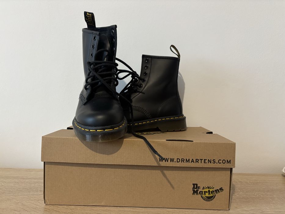 Ghete de piele Dr Martens