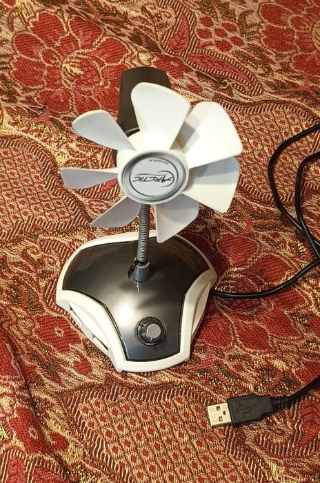 Ventilator de birou cu hub usb
