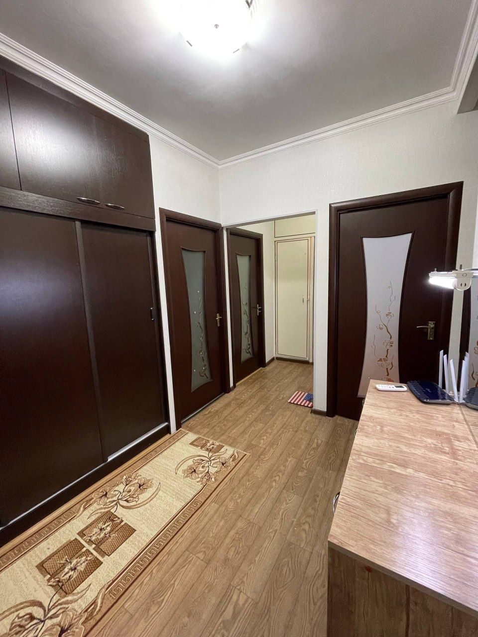 Продается 3/2/4г.Чирчик 9й микр. Первая линия. Удобная локация.