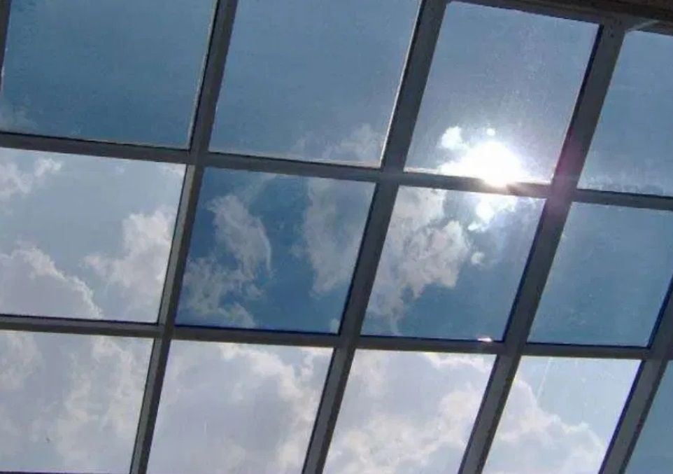 Folie de protectie solara cu efect tip oglinda pentru geamuri cladiri!