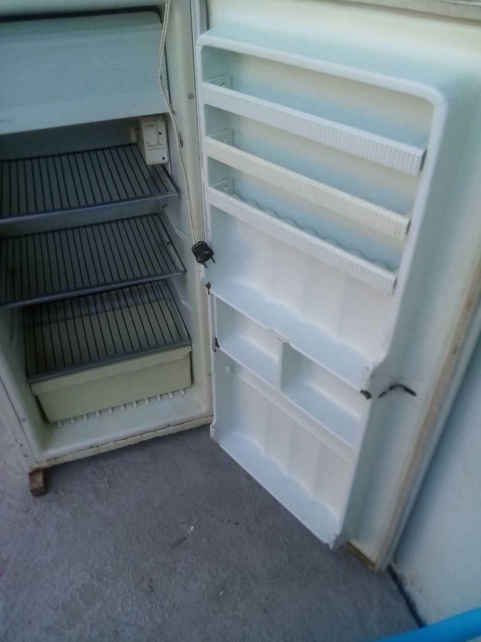 Холодильник продаётся