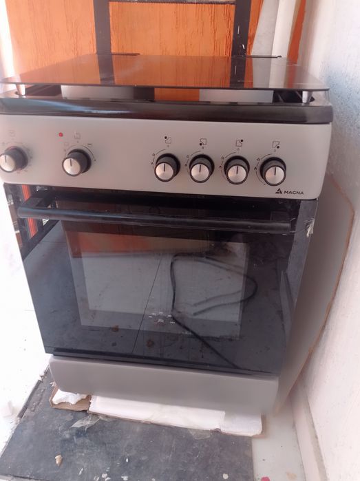 Gaz plita bor koʻp ishlatilmagan pechining tagi gaz bn yonadi